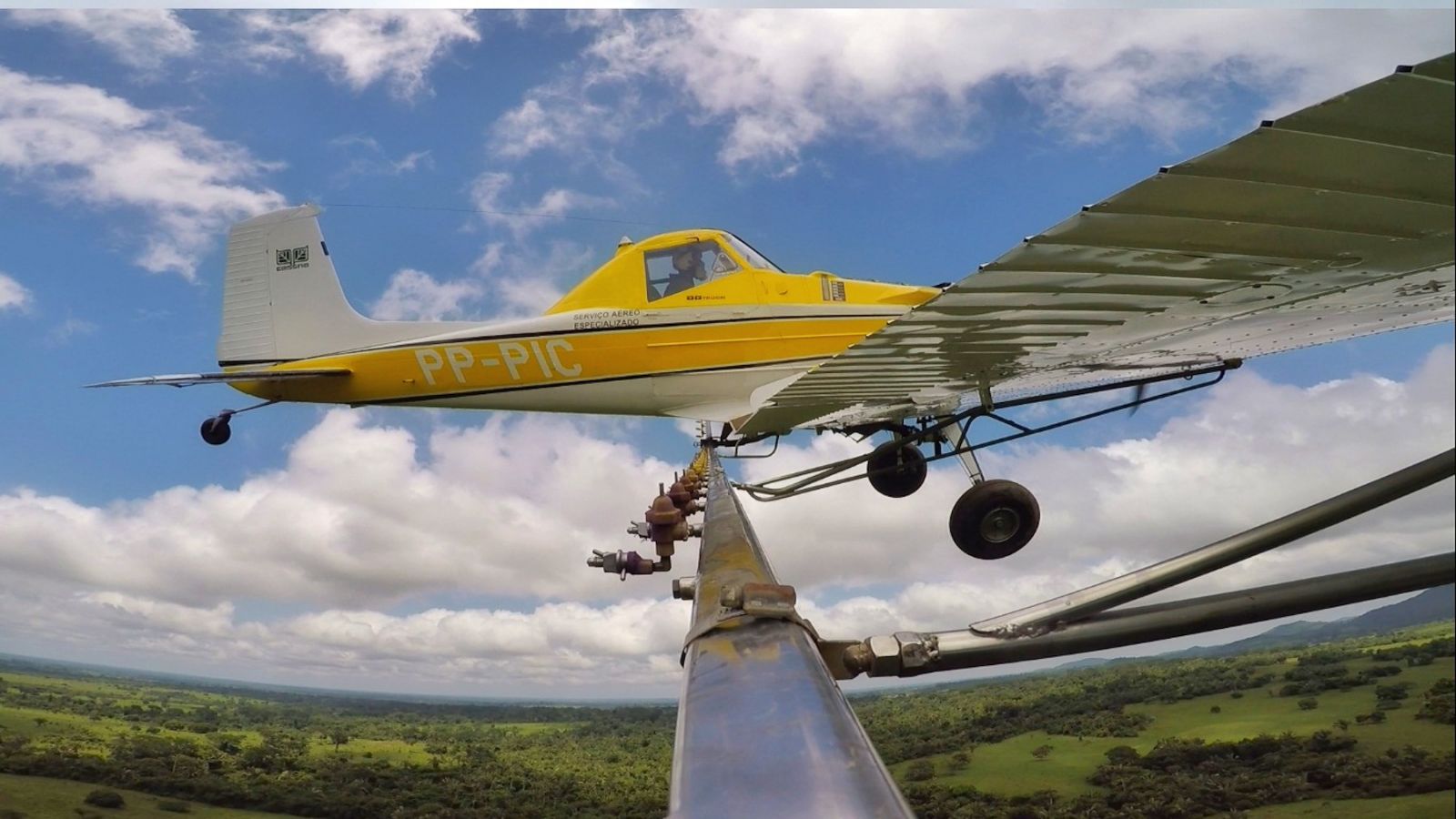 A aviação agrícola e o caso da aranha surda